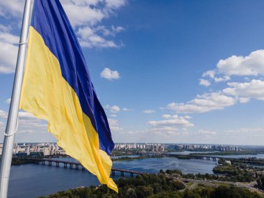 Kiev - Ukrayna 'nın ulusal bayrağı. Hava görüntüsü. Kiev