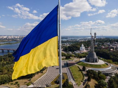 Kiev - Ukrayna 'nın ulusal bayrağı. Hava görüntüsü. Kiev