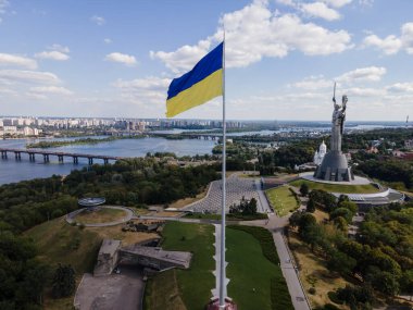 Kiev - Ukrayna 'nın ulusal bayrağı. Hava görüntüsü. Kiev