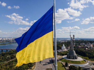 Kiev - Ukrayna 'nın ulusal bayrağı. Hava görüntüsü. Kiev