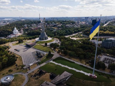 Kiev - Ukrayna 'nın ulusal bayrağı. Hava görüntüsü. Kiev