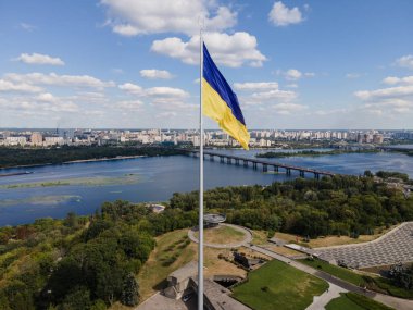 Kiev - Ukrayna 'nın ulusal bayrağı. Hava görüntüsü. Kiev