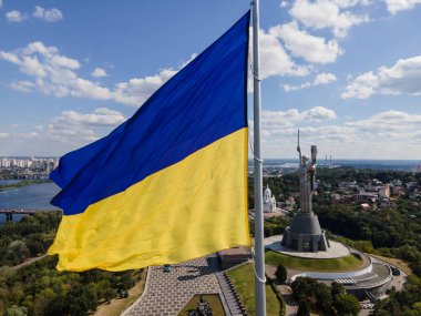 Kiev - Ukrayna 'nın ulusal bayrağı. Hava görüntüsü. Kiev