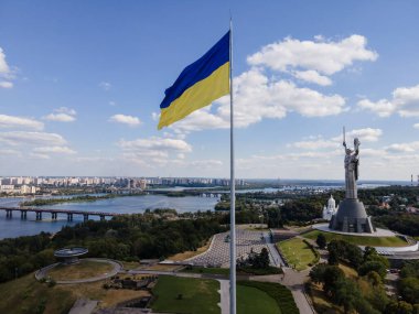 Kiev - Ukrayna 'nın ulusal bayrağı. Hava görüntüsü. Kiev
