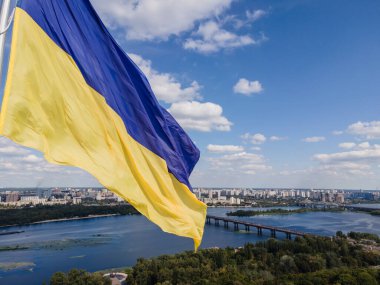 Kiev - Ukrayna 'nın ulusal bayrağı. Hava görüntüsü. Kiev