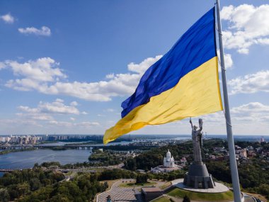 Kiev - Ukrayna 'nın ulusal bayrağı. Hava görüntüsü. Kiev