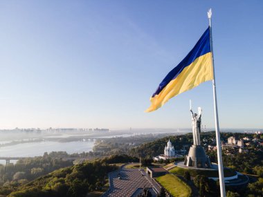 Kiev - Ukrayna 'nın ulusal bayrağı. Hava görüntüsü. Kiev
