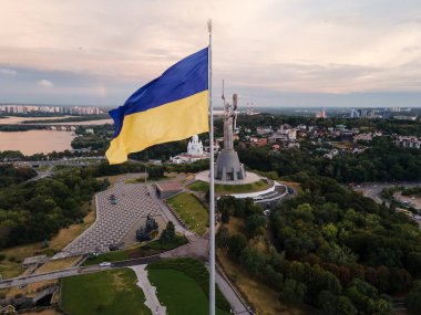Kiev - Ukrayna 'nın ulusal bayrağı. Hava görüntüsü. Kiev