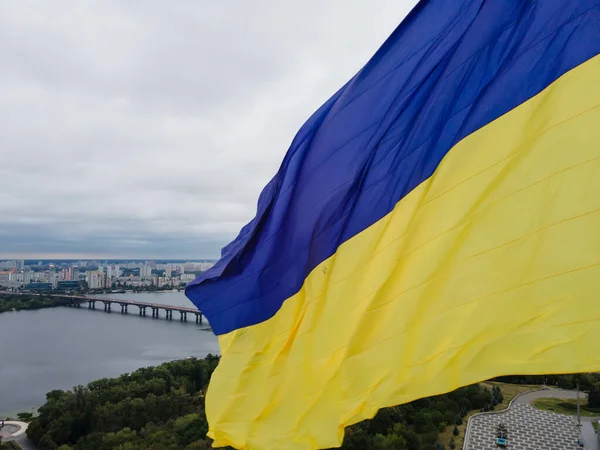 Kiev - Bandeira nacional da Ucrânia. Vista aérea. Kiev — Fotografia de Stock