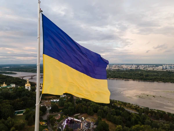 우크라이나의 국기이다. 공중에서 본 모습. 키예프 — 스톡 사진