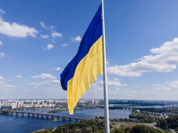 Киев - Государственный флаг Украины. Вид с воздуха. Киев — стоковое фото