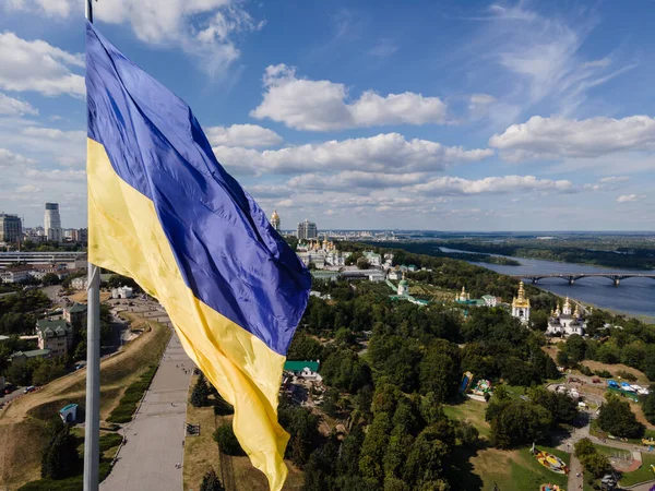 Kiev - Nationale vlag van Oekraïne. Luchtfoto 's. Kiev — Stockfoto