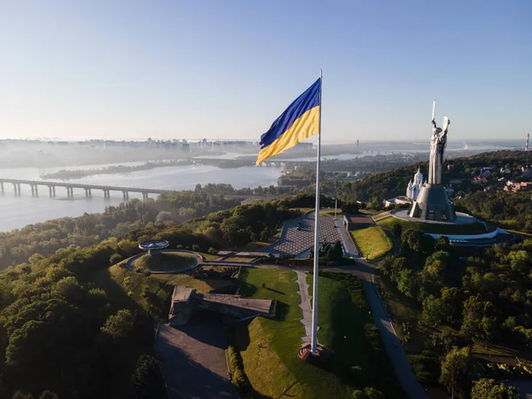 Kiev Drapeau national de l'Ukraine. Vue aérienne. Kiev — Photo