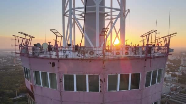 Torre de televisión por la mañana al amanecer en Kiev, Ucrania — Vídeos de Stock