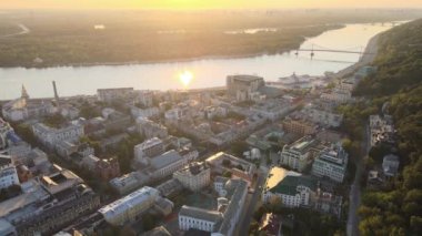 Şafak vakti Kyiv-Podil 'in tarihi bölgesi. Ukrayna. Hava görünümü