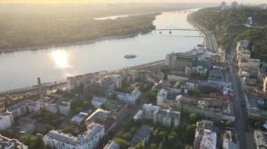 Şafak vakti Kyiv-Podil 'in tarihi bölgesi. Ukrayna. Hava görünümü