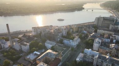 Şafak vakti Kyiv-Podil 'in tarihi bölgesi. Ukrayna. Hava görünümü