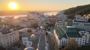 Şafak vakti Kyiv-Podil 'in tarihi bölgesi. Ukrayna. Hava görünümü