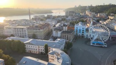 Şafak vakti Kyiv-Podil 'in tarihi bölgesi. Ukrayna. Hava görünümü
