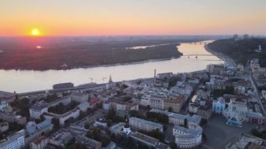 Şafak vakti Kyiv-Podil 'in tarihi bölgesi. Ukrayna. Hava görünümü