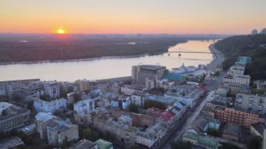 Şafak vakti Kyiv-Podil 'in tarihi bölgesi. Ukrayna. Hava görünümü