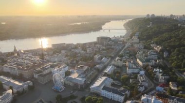 Şafak vakti Kyiv-Podil 'in tarihi bölgesi. Ukrayna. Hava görünümü