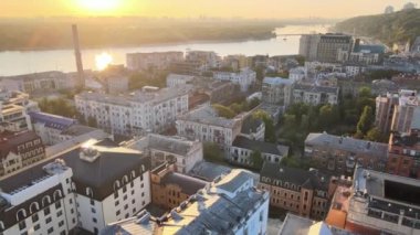 Şafak vakti Kyiv-Podil 'in tarihi bölgesi. Ukrayna. Hava görünümü