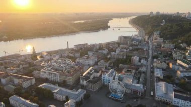 Şafak vakti Kyiv-Podil 'in tarihi bölgesi. Ukrayna. Hava görünümü
