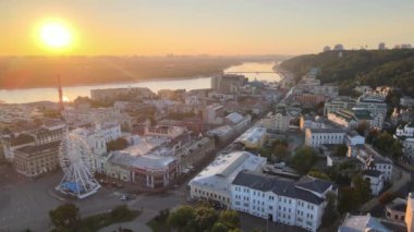 Şafak vakti Kyiv-Podil 'in tarihi bölgesi. Ukrayna. Hava görünümü