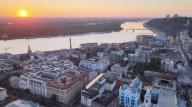 Şafak vakti Kyiv-Podil 'in tarihi bölgesi. Ukrayna. Hava görünümü