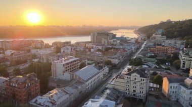 Şafak vakti Kyiv-Podil 'in tarihi bölgesi. Ukrayna. Hava görünümü