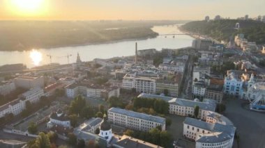 Şafak vakti Kyiv-Podil 'in tarihi bölgesi. Ukrayna. Hava görünümü