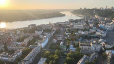 Şafak vakti Kyiv-Podil 'in tarihi bölgesi. Ukrayna. Hava görünümü