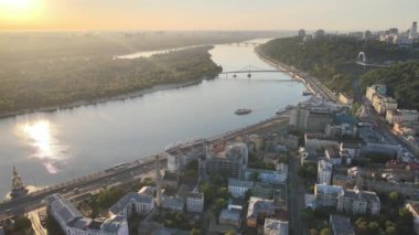 Şafak vakti Kyiv-Podil 'in tarihi bölgesi. Ukrayna. Hava görünümü