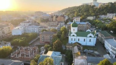 Şafak vakti Kyiv-Podil 'in tarihi bölgesi. Ukrayna. Hava görünümü