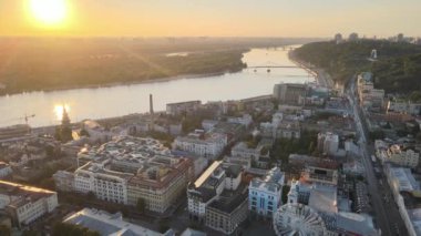 Şafak vakti Kyiv-Podil 'in tarihi bölgesi. Ukrayna. Hava görünümü