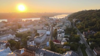 Şafak vakti Kyiv-Podil 'in tarihi bölgesi. Ukrayna. Hava görünümü