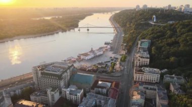 Şafak vakti Kyiv-Podil 'in tarihi bölgesi. Ukrayna. Hava görünümü