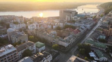 Şafak vakti Kyiv-Podil 'in tarihi bölgesi. Ukrayna. Hava görünümü
