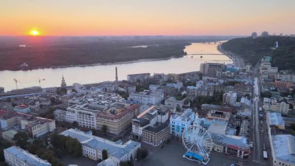 基辅历史城区- -黎明时分的Podil 。乌克兰。空中景观 — 图库视频影像