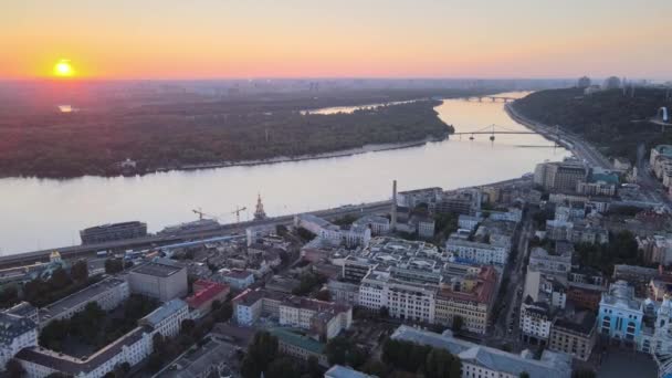 Történelmi kerület Kijev - Podil reggel hajnalban. Ukrajnában. Légi felvétel — Stock videók