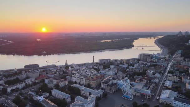 Distrito histórico de Kiev - Podil de manhã de madrugada. Ucrânia. Vista aérea — Vídeo de Stock