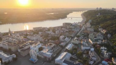 Şafak vakti Kyiv-Podil 'in tarihi bölgesi. Ukrayna. Hava görünümü