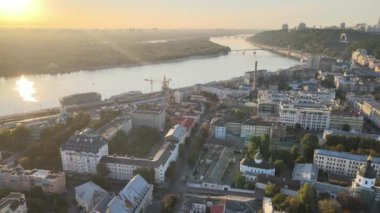 Şafak vakti Kyiv-Podil 'in tarihi bölgesi. Ukrayna. Hava görünümü