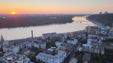 Şafak vakti Kyiv-Podil 'in tarihi bölgesi. Ukrayna. Hava görünümü