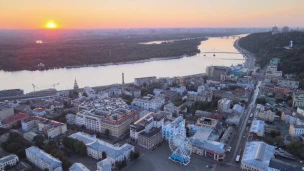 基辅历史城区- -黎明时分的Podil 。乌克兰。空中景观 — 图库视频影像