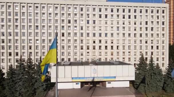 Ukrayna 'da seçimler: Kyiv' deki Ukrayna Merkez Seçim Komisyonu. Havadan — Stok video