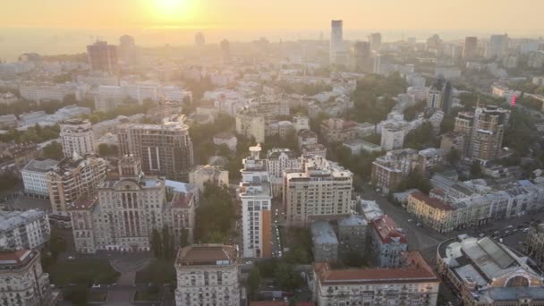 Ucrania, Kiev: Centro de la ciudad por la mañana al amanecer. Vista aérea. Kiev. — Vídeo de stock