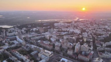Ukrayna, Kyiv: Sabahın köründe şehir merkezi. Hava görüntüsü. Kiev.