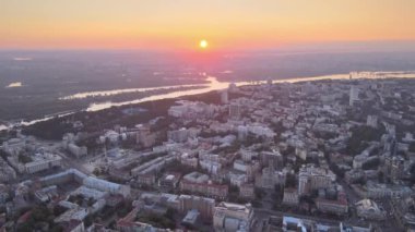 Ukrayna, Kyiv: Sabahın köründe şehir merkezi. Hava görüntüsü. Kiev.